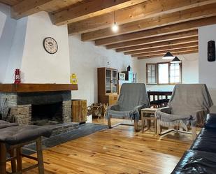 Sala d'estar de Finca rústica en venda en Alt Àneu amb Moblat