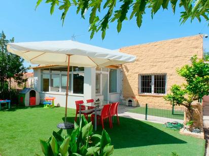 Jardí de Casa o xalet en venda en San Vicente del Raspeig / Sant Vicent del Raspeig amb Aire condicionat, Terrassa i Traster