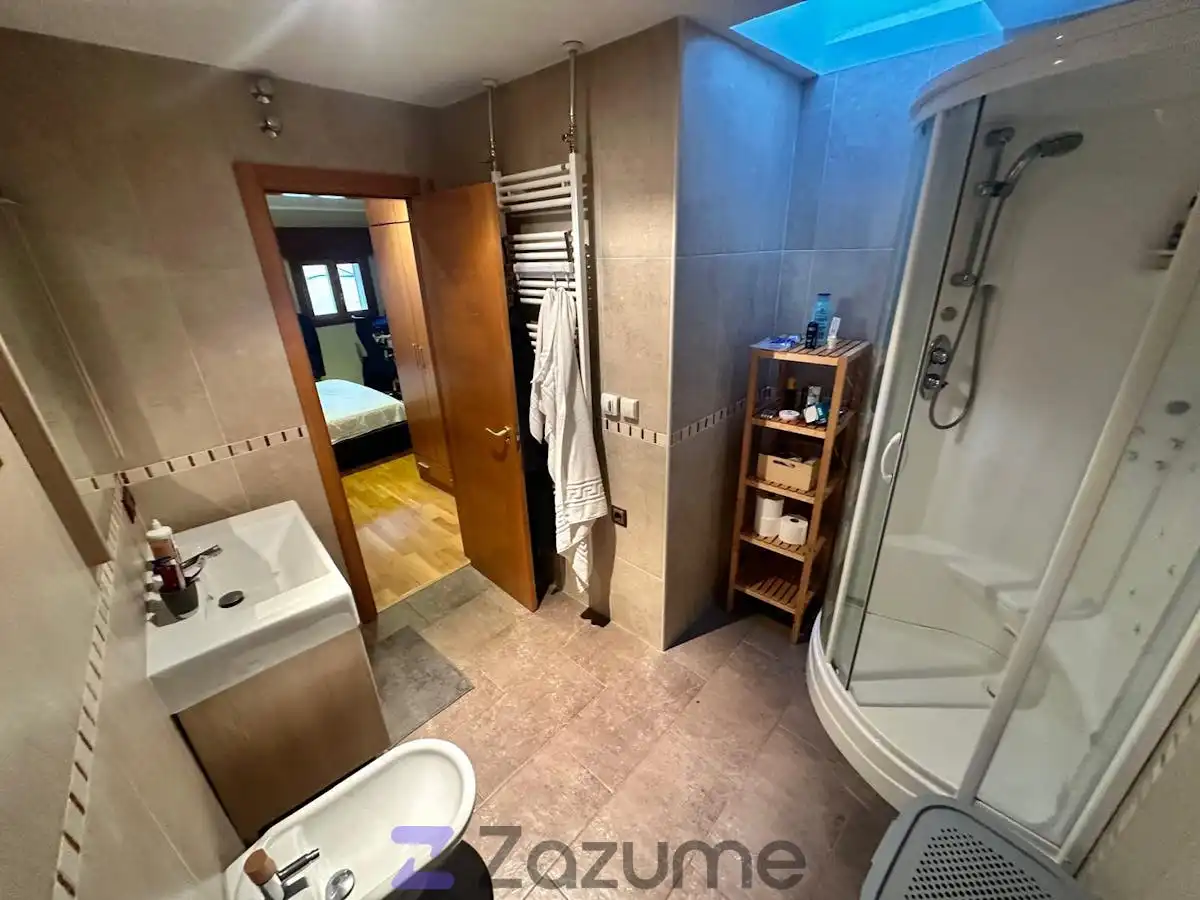 Baño de Piso de alquiler en Segovia con Calefacción, Parquet y Trastero
