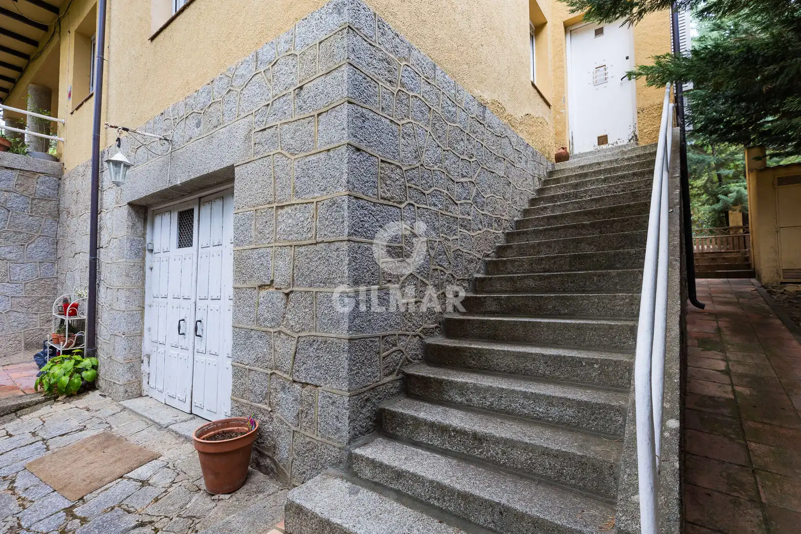 Vista exterior de Casa o xalet en venda en San Lorenzo de El Escorial amb Calefacció i Jardí privat