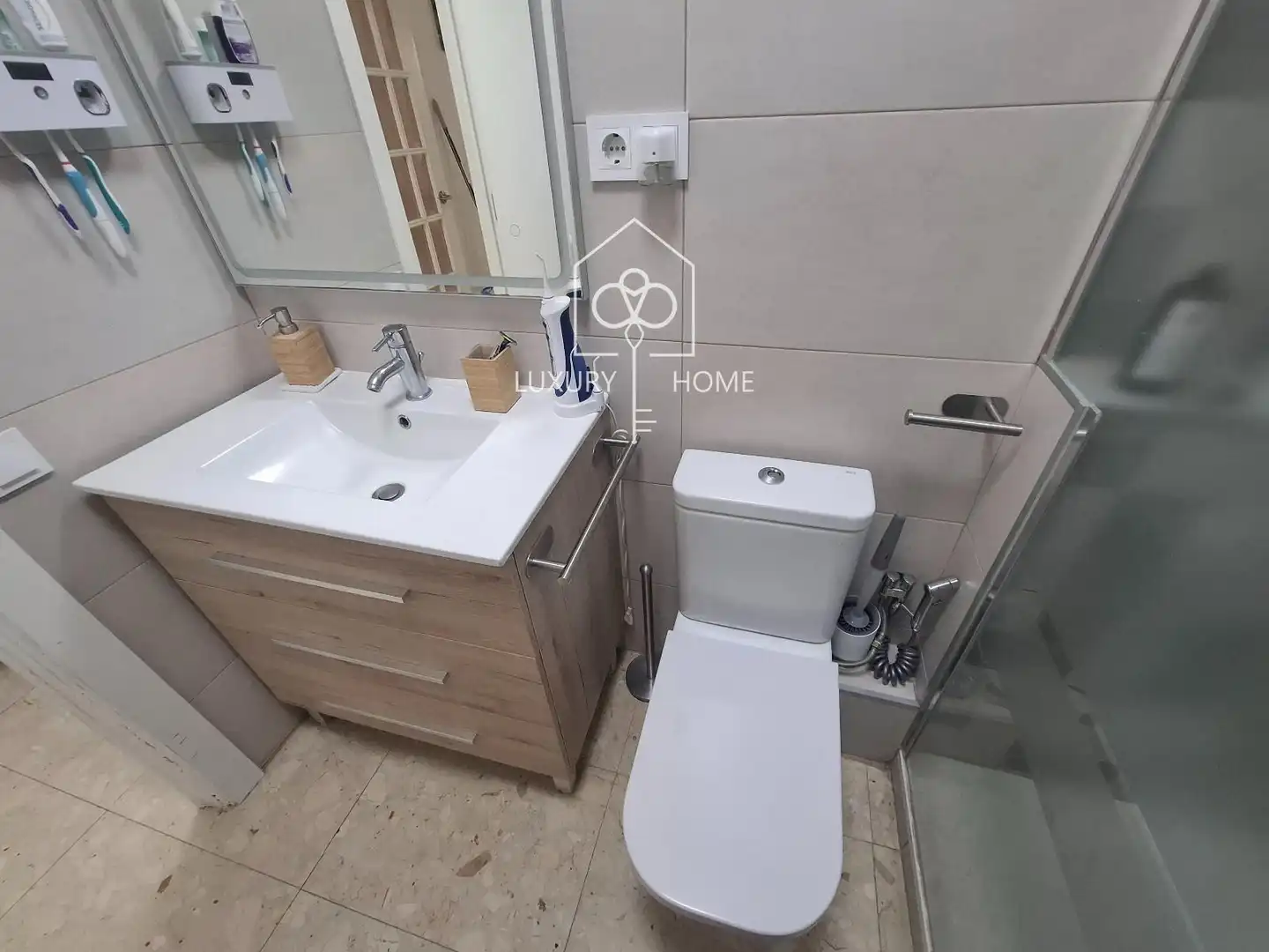 Bathroom of Flat for sale in Viladecans  with Air Conditioner, Terrace and Oven