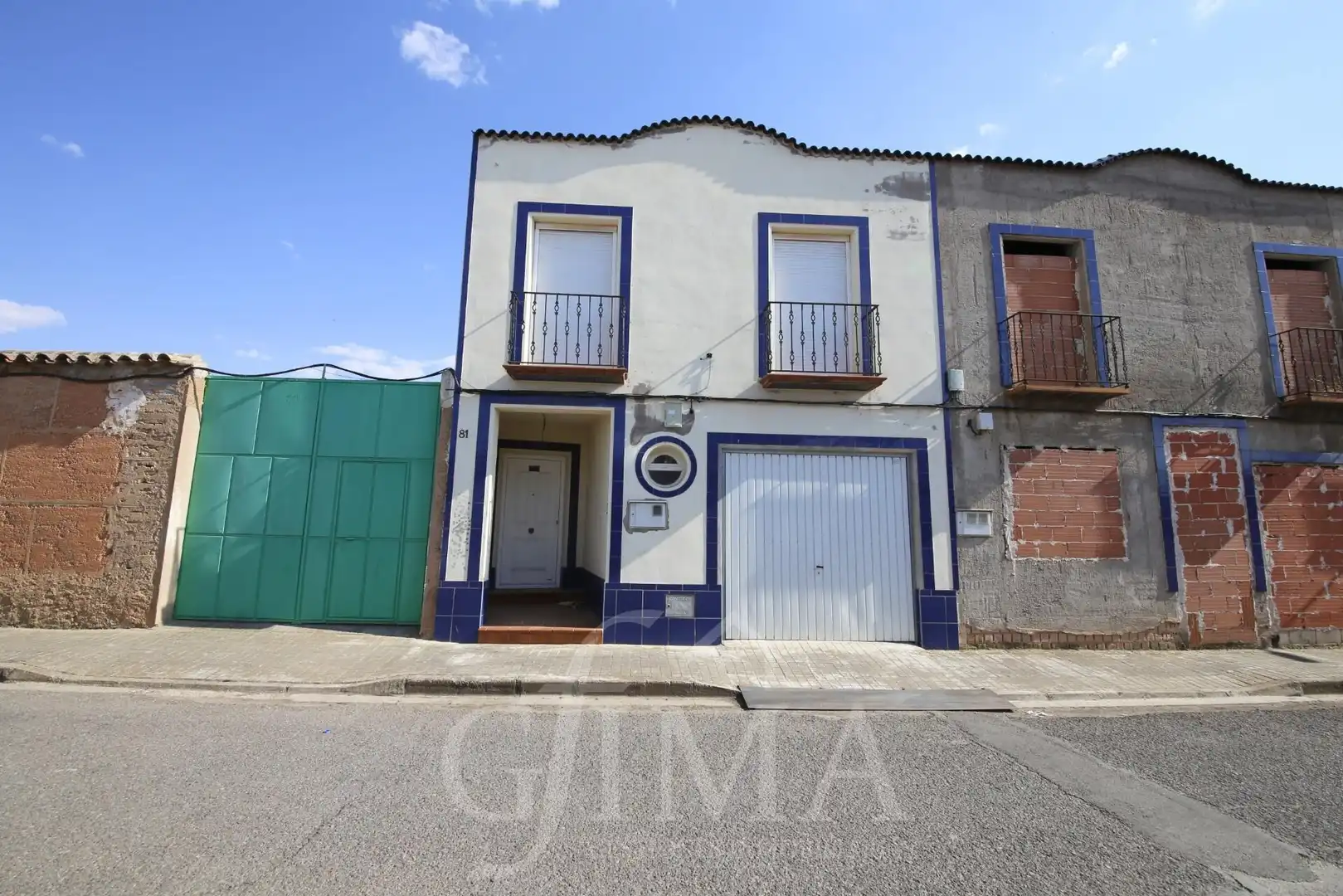 Exterior view of Houses for sale in Argamasilla de Alba  with Air Conditioner