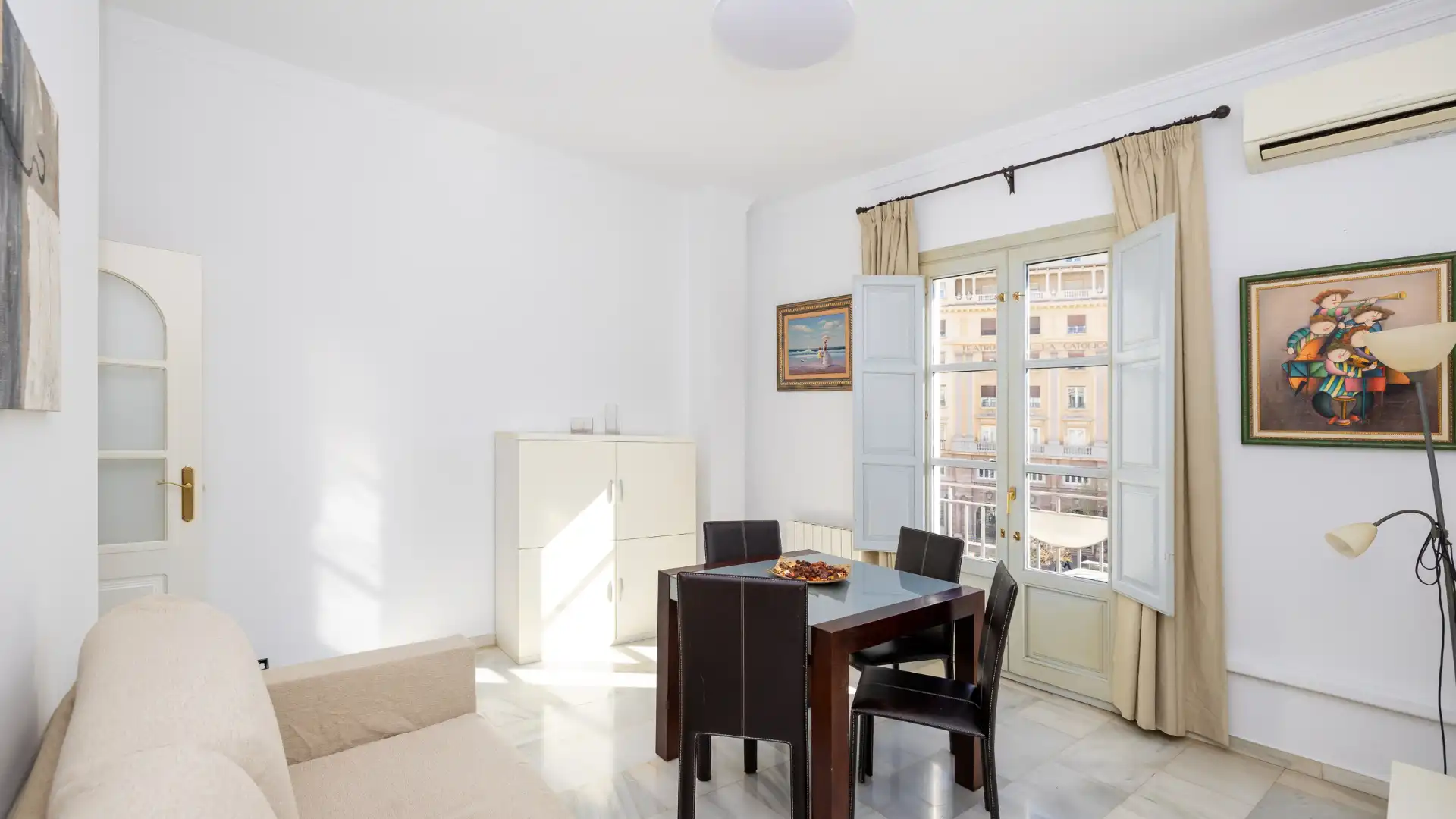 Comedor de Apartamento de alquiler en  Granada Capital con Aire acondicionado, Calefacción y Balcón
