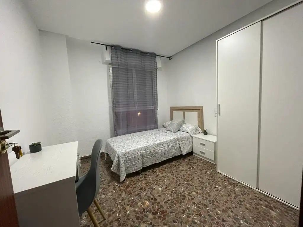 Room in Reina Victoria - Miguel Hernández