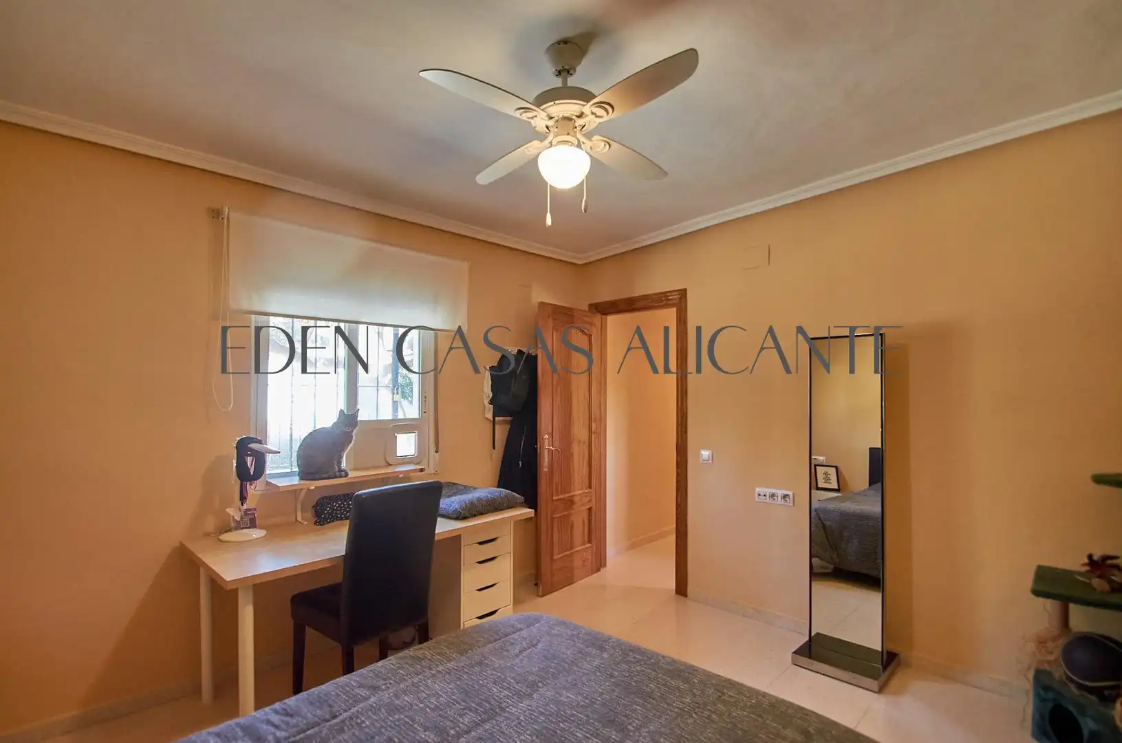 Dormitori de Casa o xalet en venda en Alicante / Alacant amb Aire condicionat, Jardí privat i Terrassa