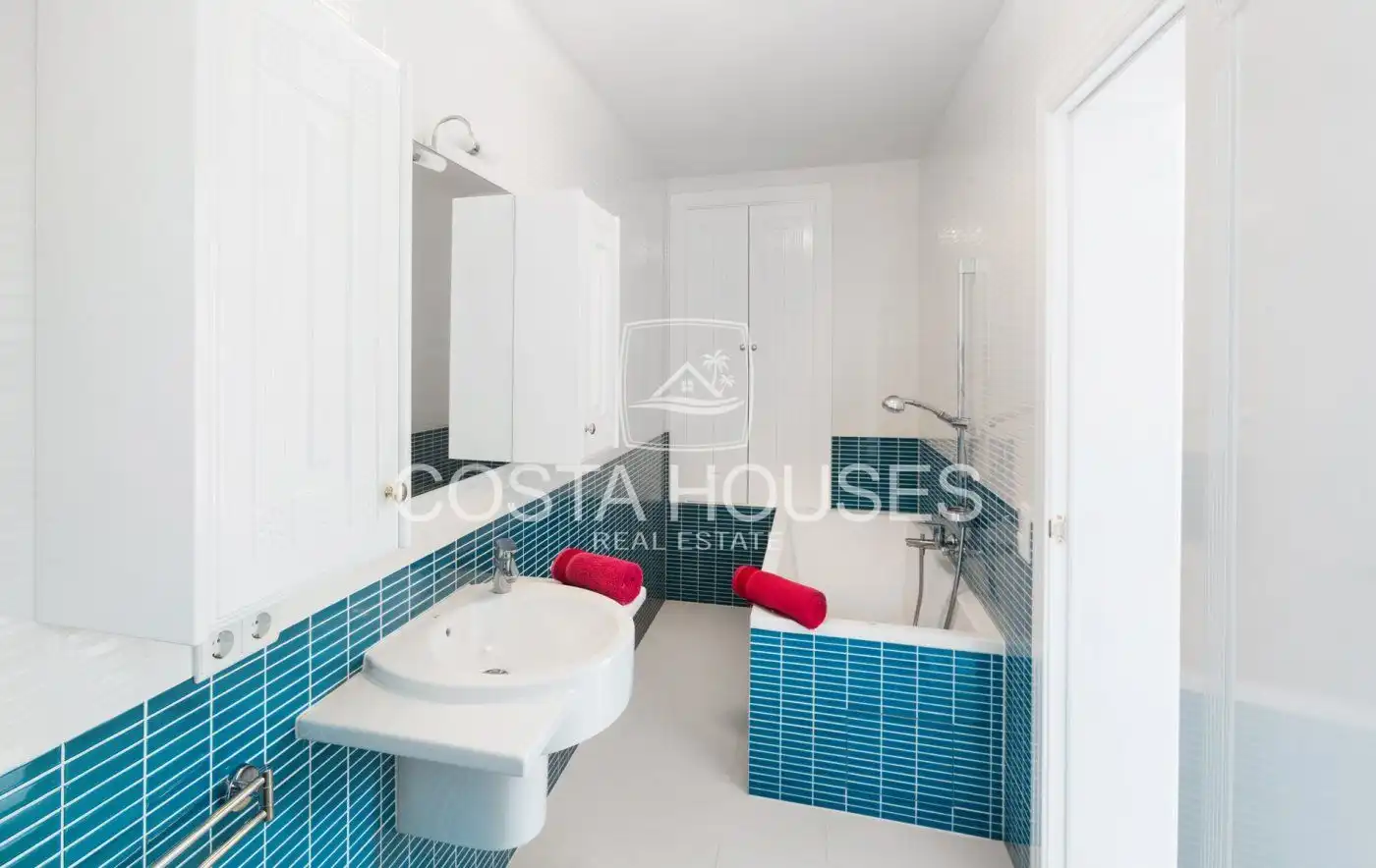 Bathroom of Houses for sale in Dénia  with Air Conditioner, Private garden and Terrace