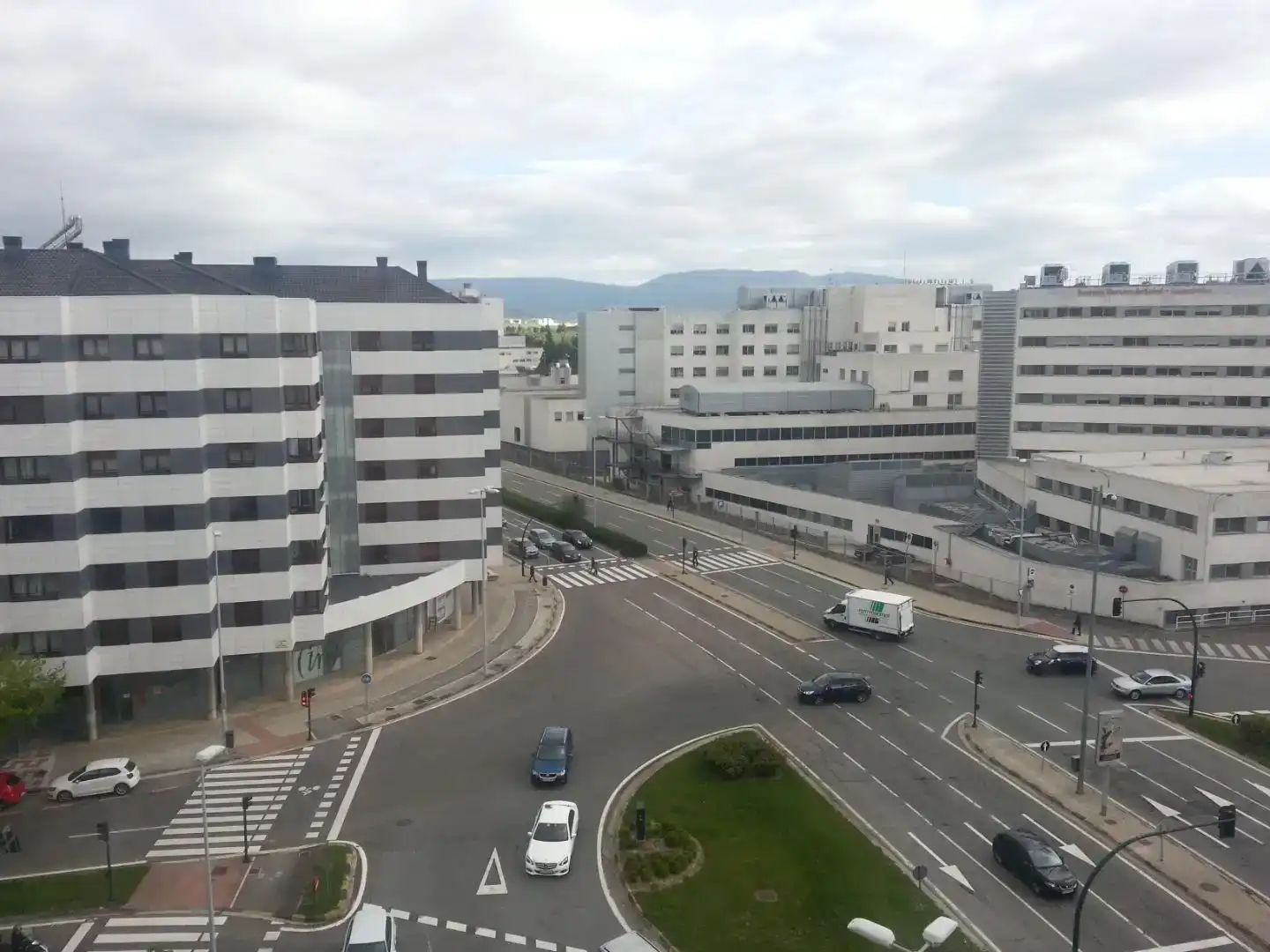 Außenansicht von Wohnung zur Miete in  Pamplona / Iruña mit Klimaanlage und Balkon