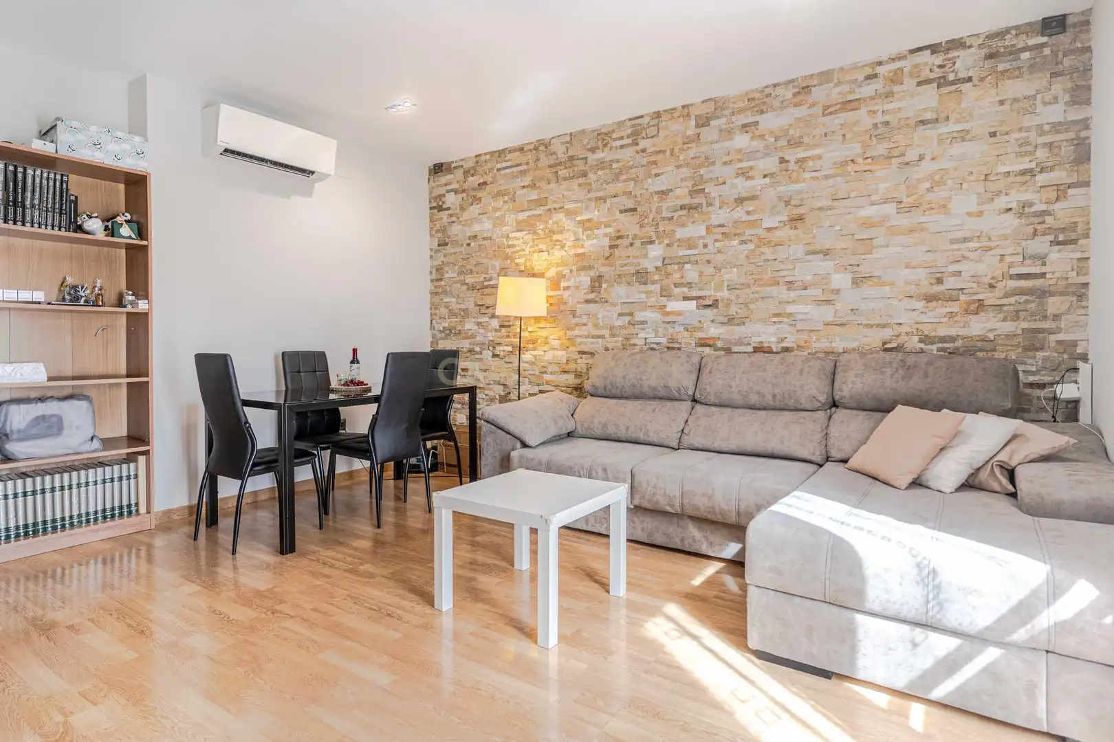 Living room of Flat for sale in Atarfe  with Storage room and Balcony