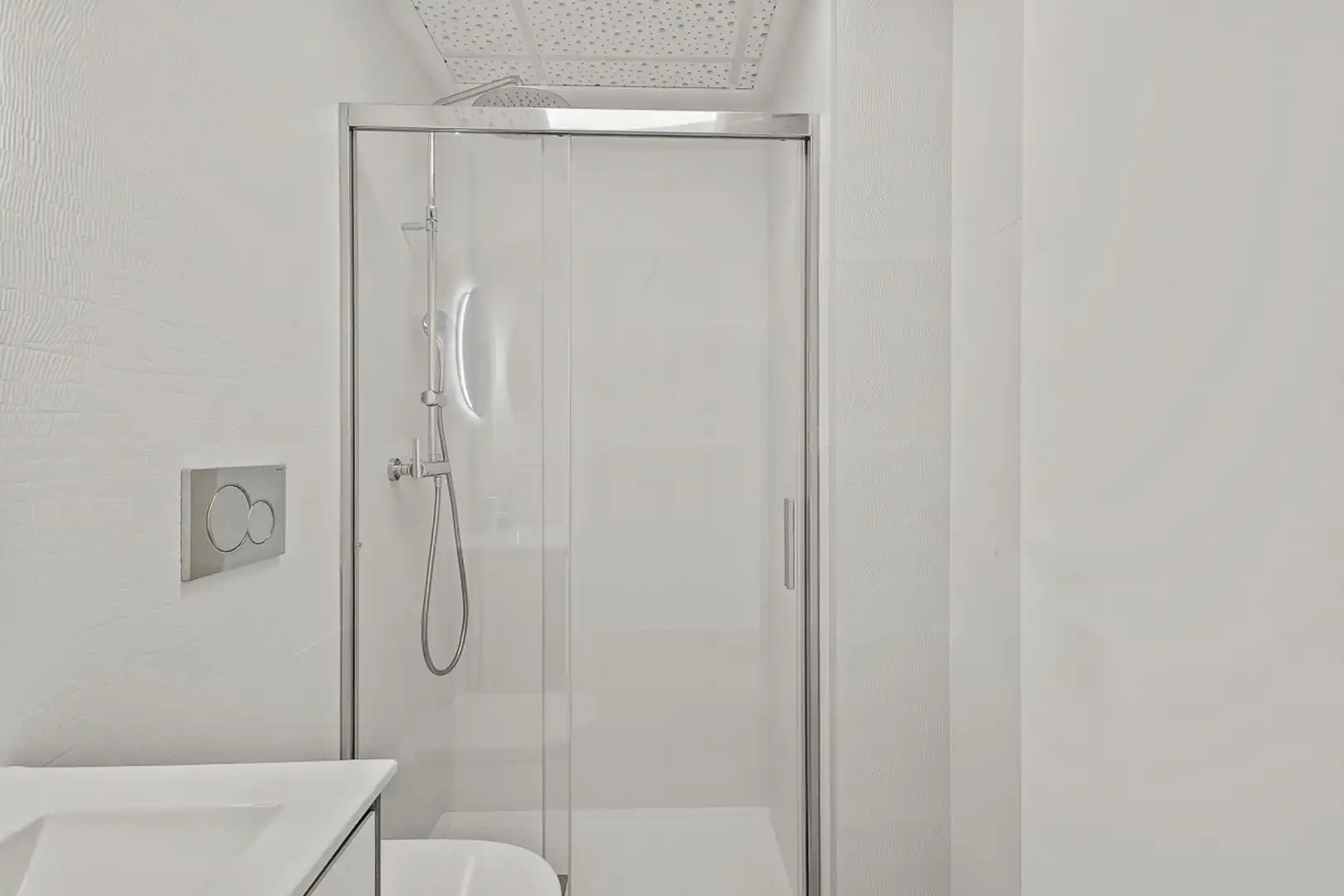 Badezimmer von Wohnung zum Verkauf in Torrevieja mit Klimaanlage, Heizung und Terrasse