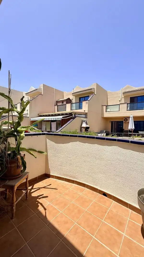 Vista exterior de Casa o xalet en venda en Pájara amb Aire condicionat, Jardí privat i Terrassa