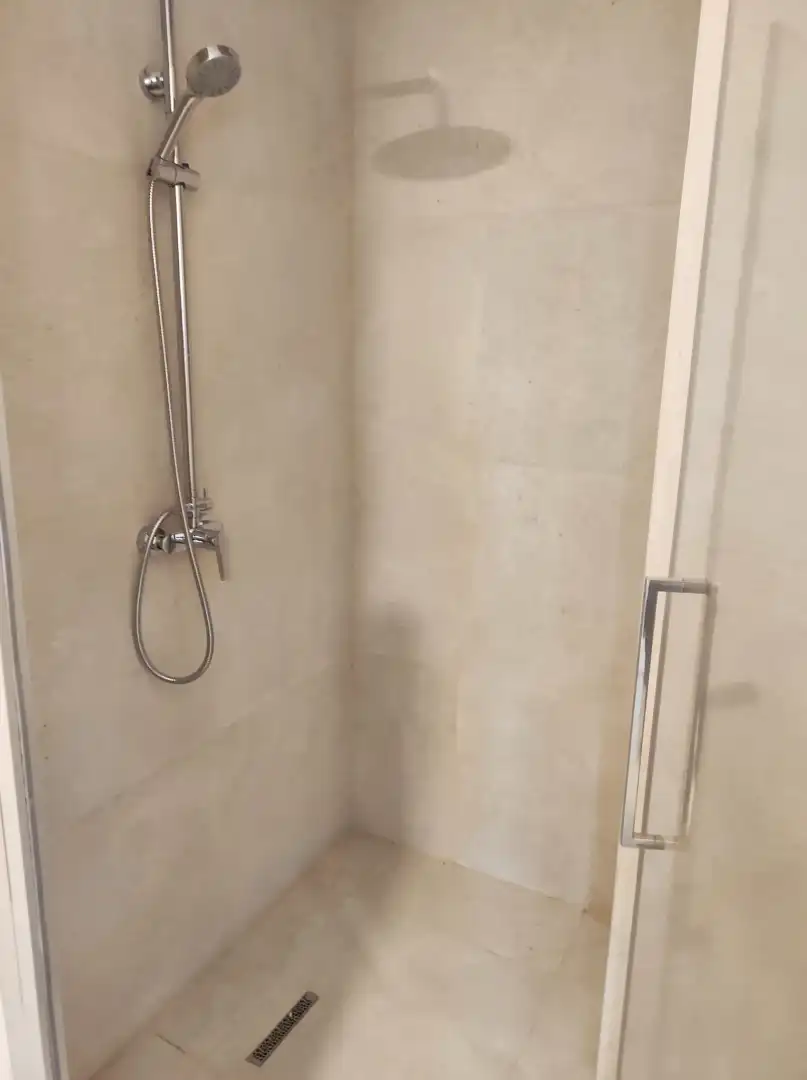 Badezimmer von Wohnung zur Miete in Málaga mit Klimaanlage, Heizung und Ofen