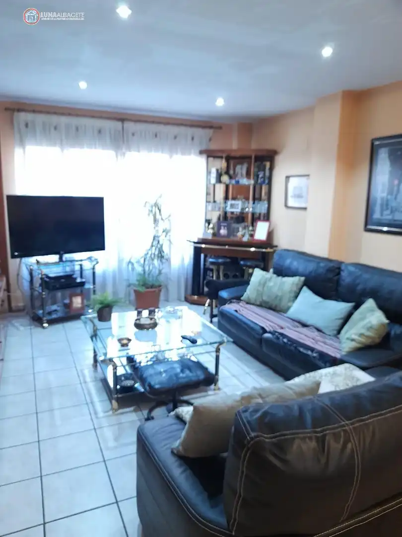 Houses for sale in Ensanche - Franciscanos