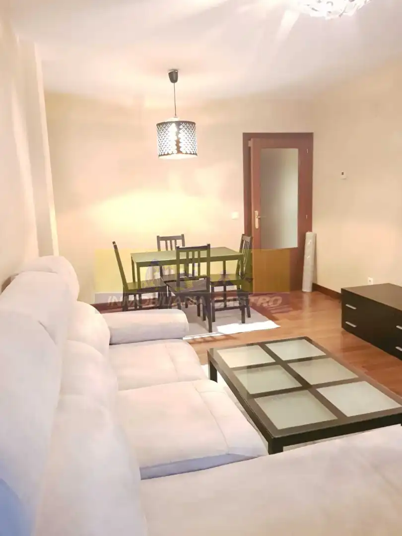 Wohnzimmer von Wohnung zur Miete in Castro-Urdiales mit Möbliert