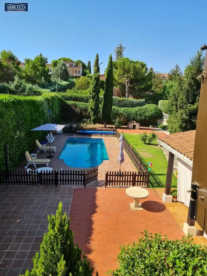 Xalet amb piscina en venda a Chiloeches
