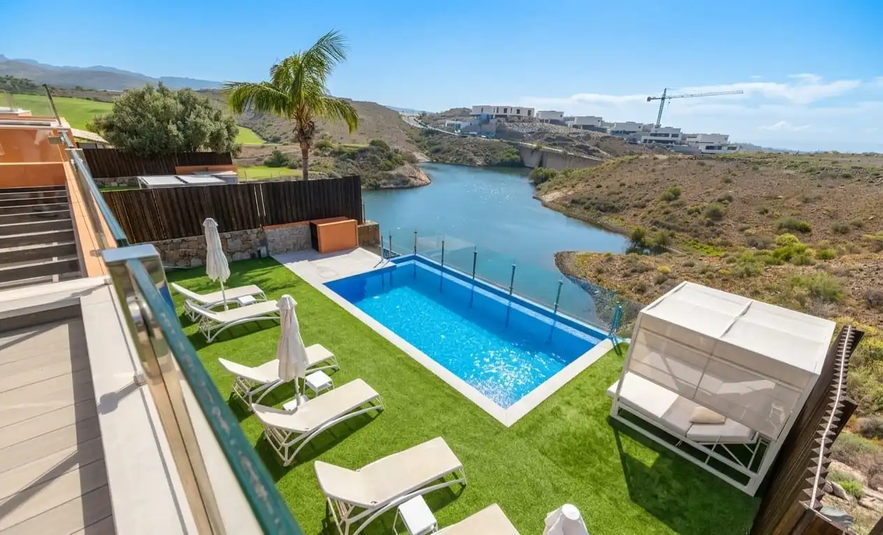 Piscina de Casa o xalet en venda en San Bartolomé de Tirajana amb Aire condicionat, Jardí privat i Terrassa