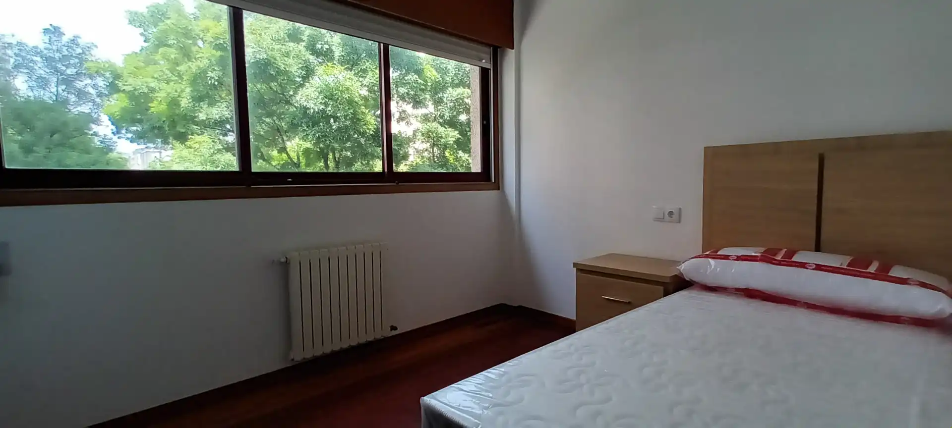 Schlafzimmer von Wohnung zum Verkauf in Pontevedra Capital  mit Heizung und Abstellraum