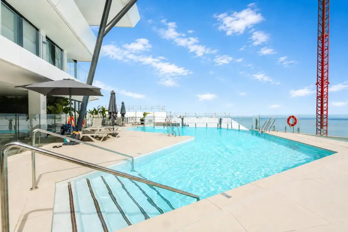 Schwimmbecken von Erdgeschoss zum Verkauf in Fuengirola mit Heizung, Terrasse und Abstellraum
