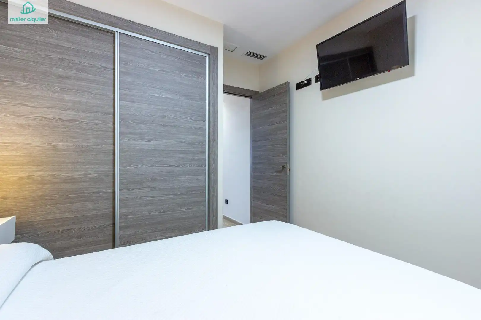 Habitación de Planta baja de alquiler en El Campello con Aire acondicionado, Calefacción y Jardín privado