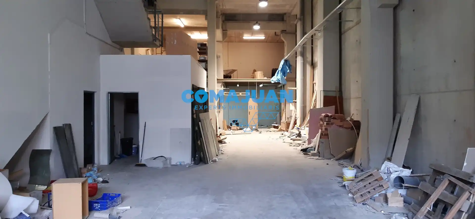 Nave industrial de alquiler en Badalona