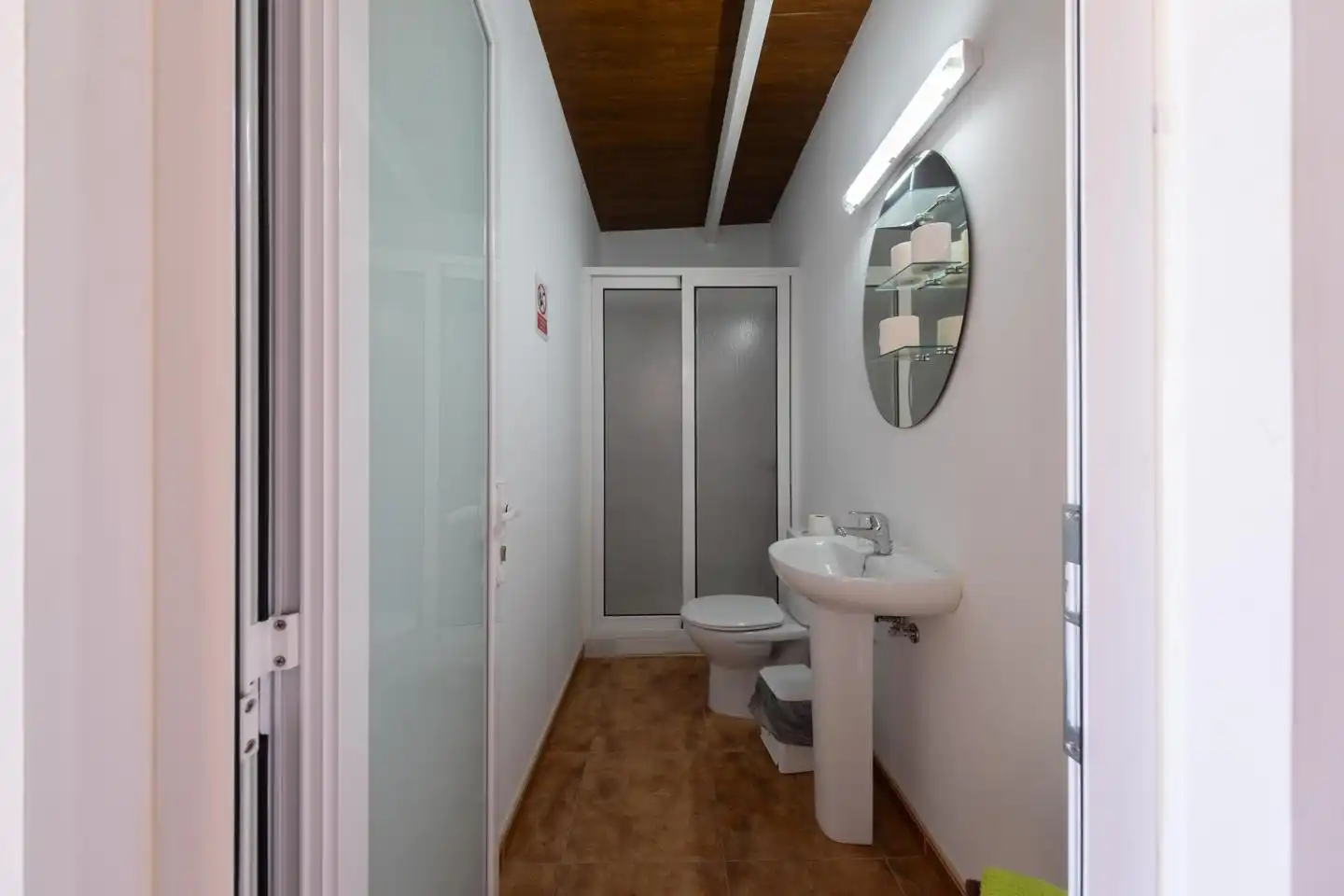 Badezimmer von Fabrikhallen zum Verkauf in Gáldar