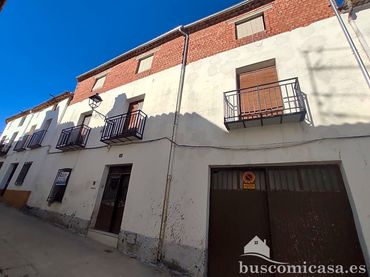 Casa amb balcó en venda a Horno Benavides
