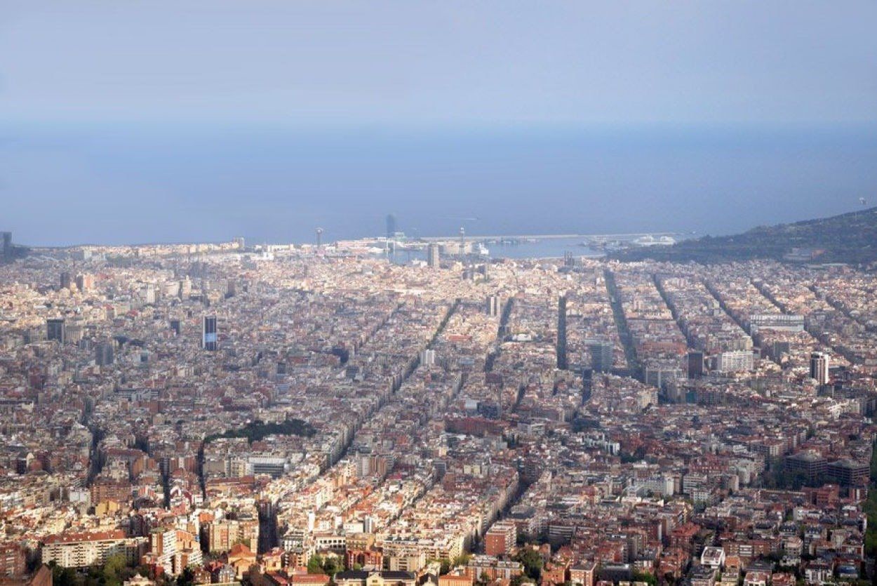 Vista exterior de Edifici en venda en  Barcelona Capital