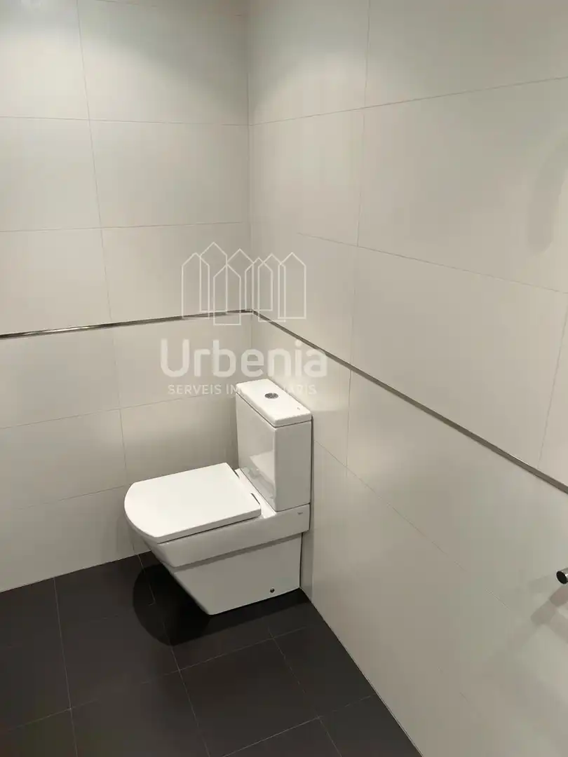Baño de Local de alquiler en Arenys de Mar con Aire acondicionado
