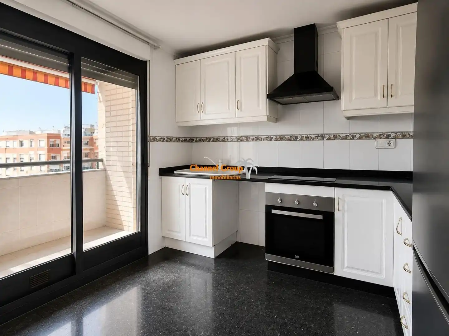 Kitchen of Flat for sale in Elche / Elx  with Air Conditioner, Heating and Balcony