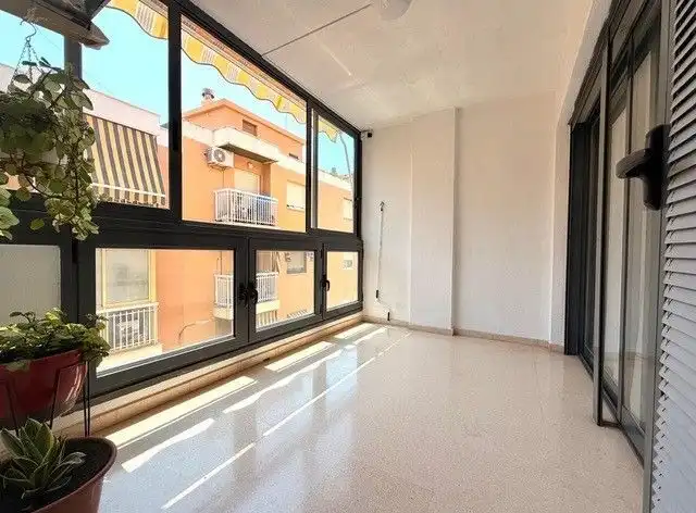 Dormitori de Apartament en venda en Villajoyosa / La Vila Joiosa amb Aire condicionat, Terrassa i Moblat