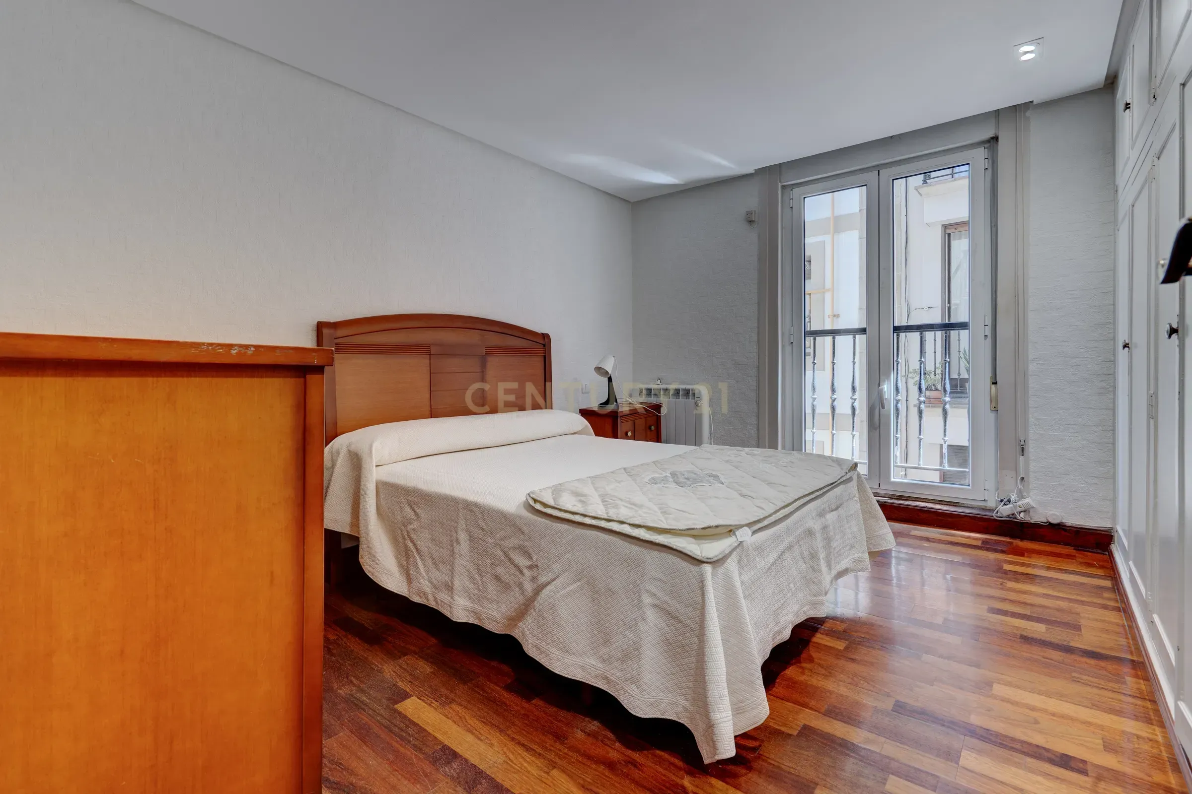 Dormitori de Pis en venda en Donostia - San Sebastián  amb Traster, Rentadora i Microones