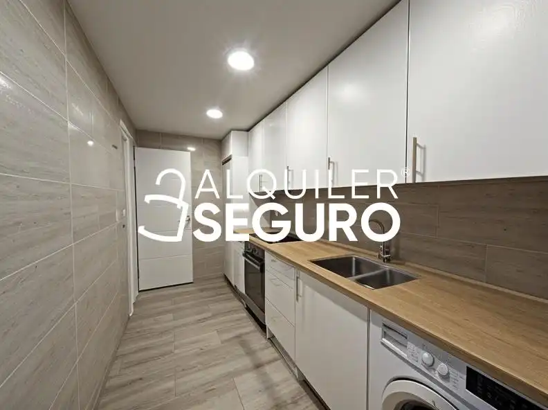 Cuina de Àtic de lloguer en Las Rozas de Madrid amb Calefacció i Terrassa