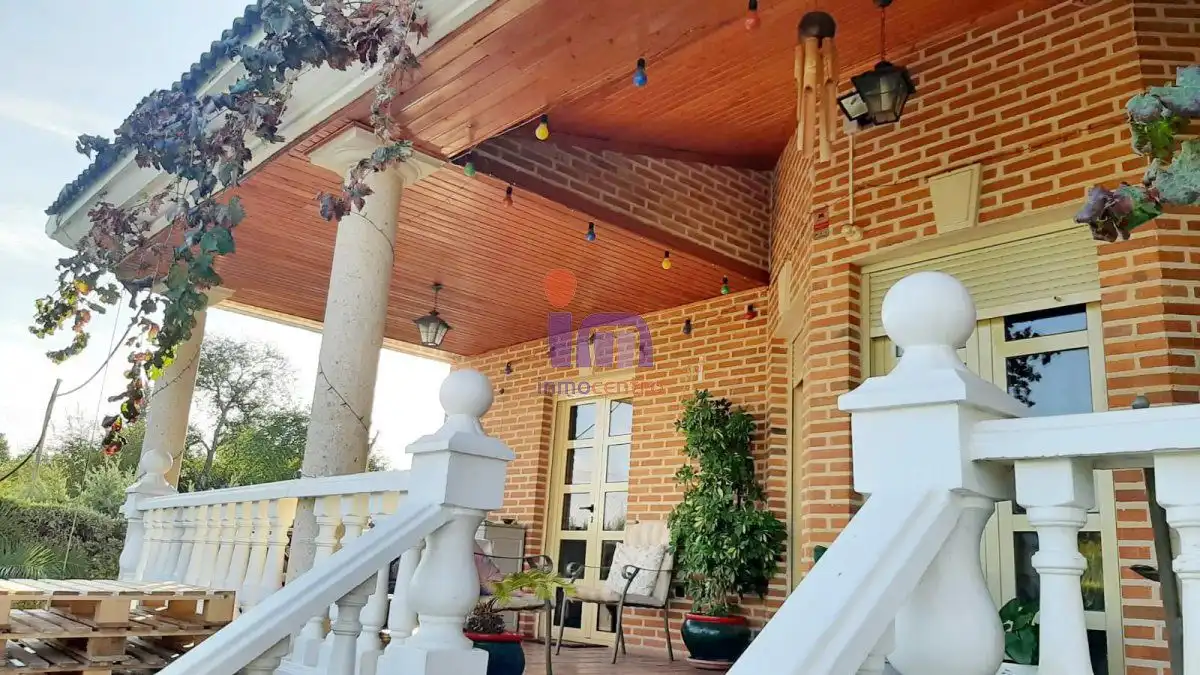 Chalet con piscina en venta en Valdepeñas, imagen 2