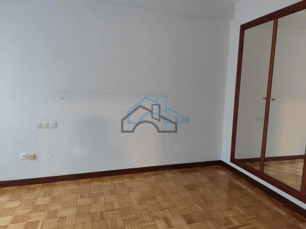 Pis de lloguer en A Coruña Capital  amb Calefacció, Parquet i Traster