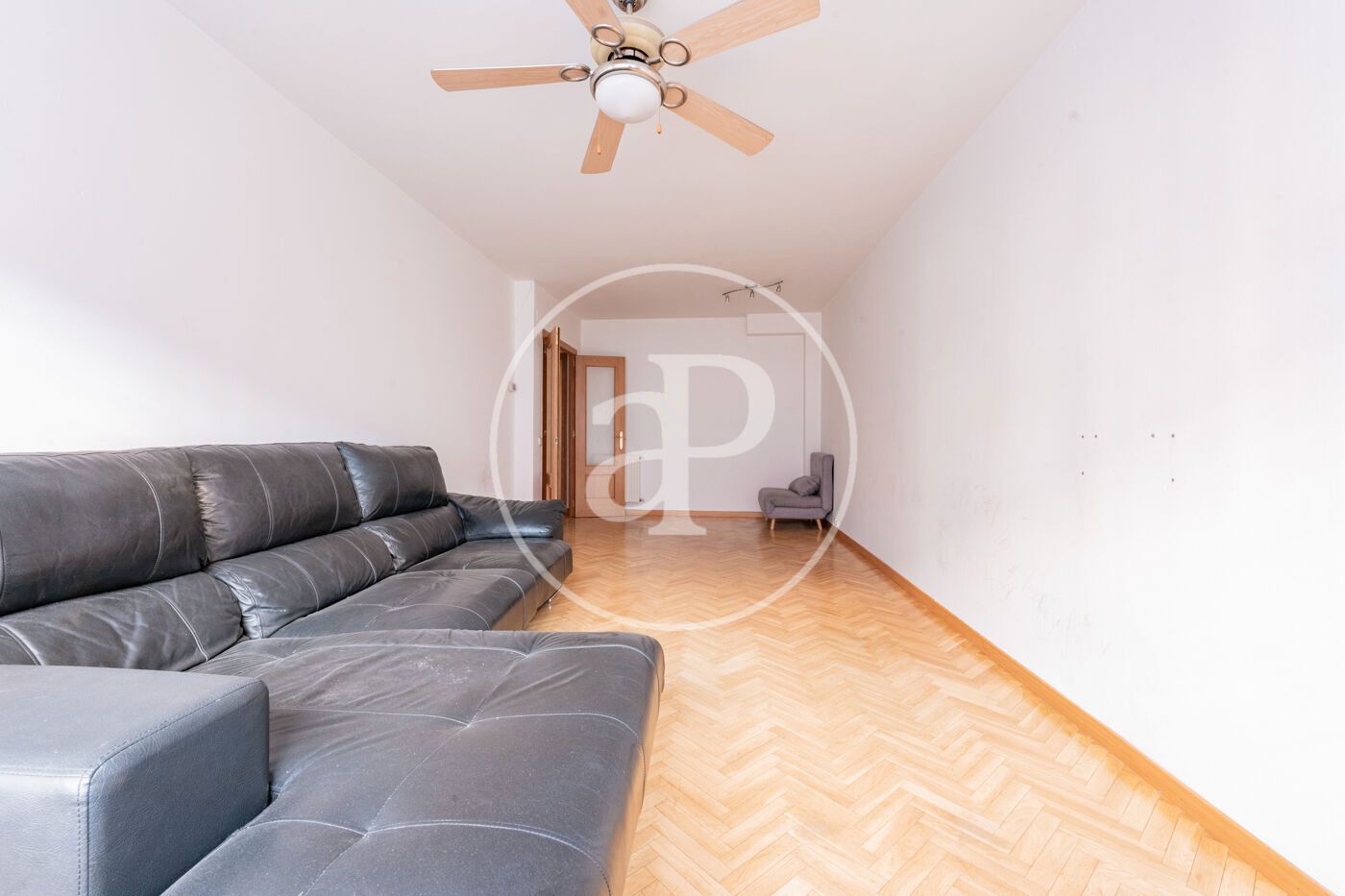 Sala de estar de Piso en venta en San Sebastián de los Reyes con Calefacción, Trastero y Piscina comunitaria