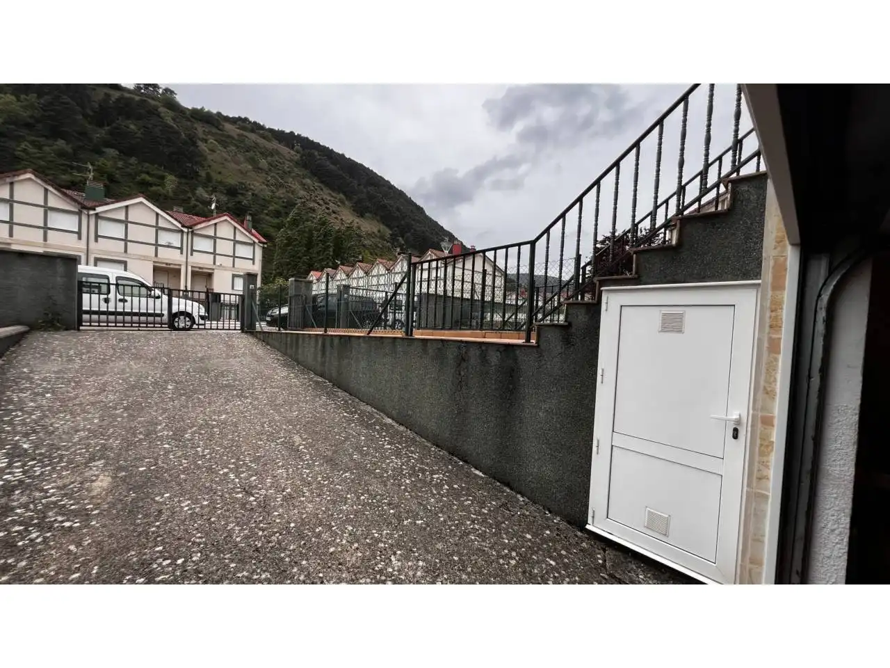 Exterior view of Detached homes for sale in Espinosa de los Monteros  with Heating, Private garden and Terrace