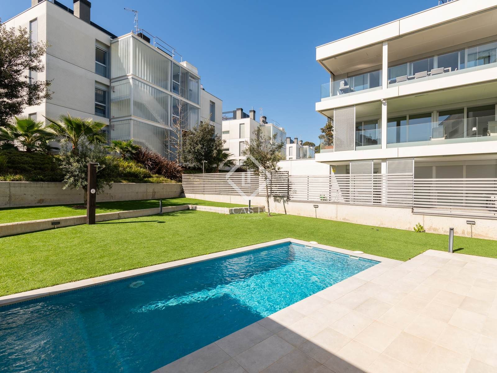 Swimming pool of Flat to rent in Sant Cugat del Vallès  with Air Conditioner, Heating and Private garden