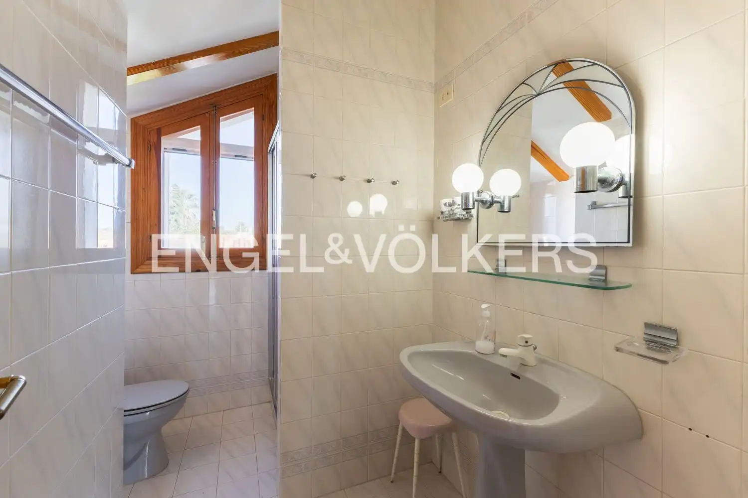 Bany de Casa o xalet en venda en Sagunto / Sagunt amb Aire condicionat, Calefacció i Jardí privat