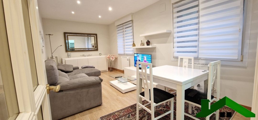 Sala d'estar de Pis en venda en Bilbao  amb Calefacció i Moblat