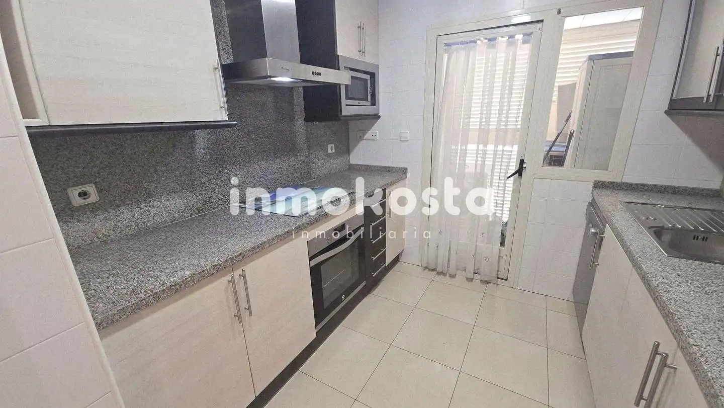Cocina de Piso en venta en Benidorm con Aire acondicionado, Terraza y Trastero