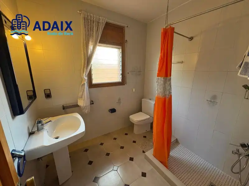 Baño de Casa o chalet en venta en Roda de Berà con Terraza, Trastero y Horno