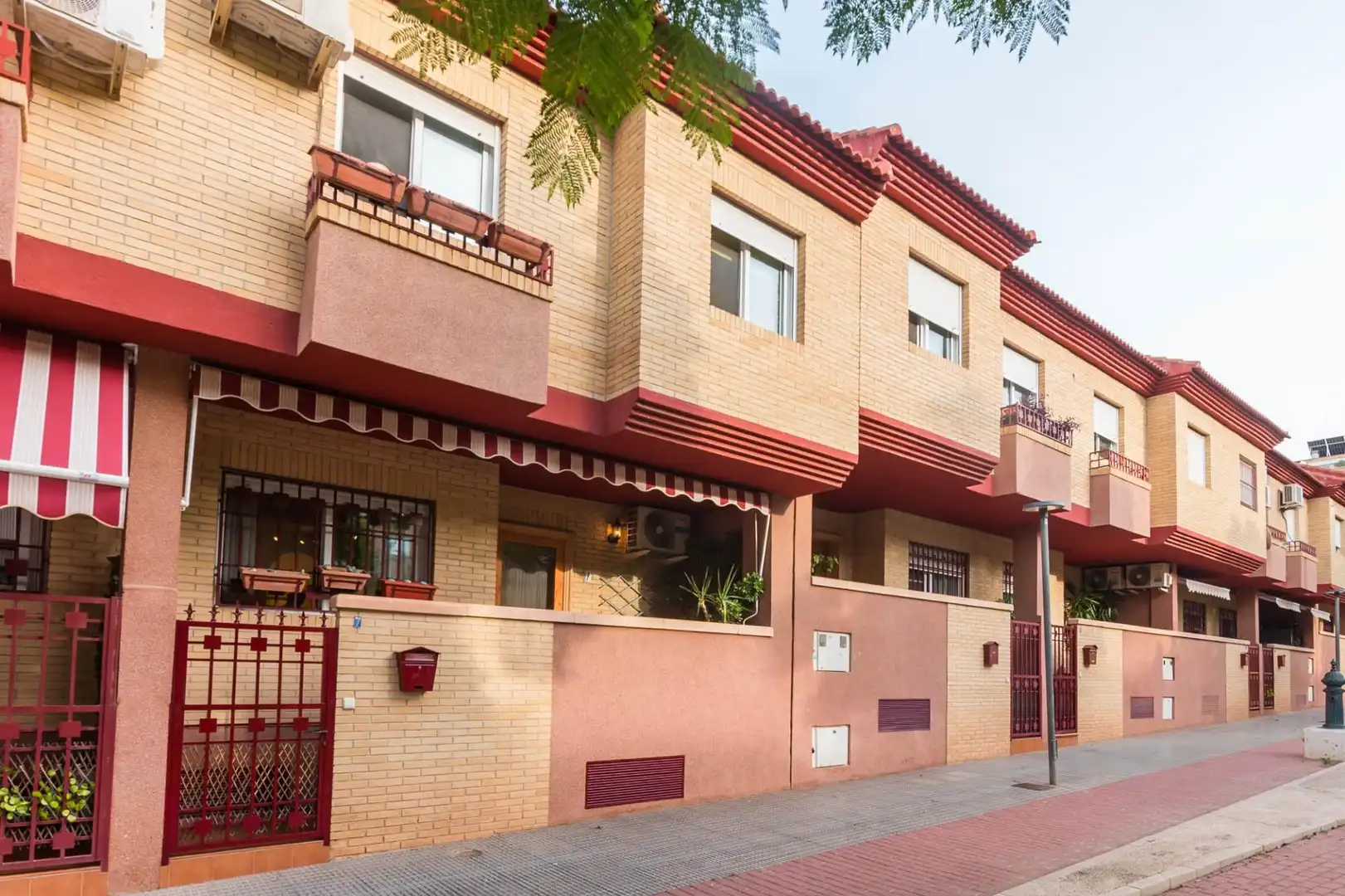 Vista exterior de Casa adosada en venta en Murcia con Aire acondicionado, Jardín privado y Terraza