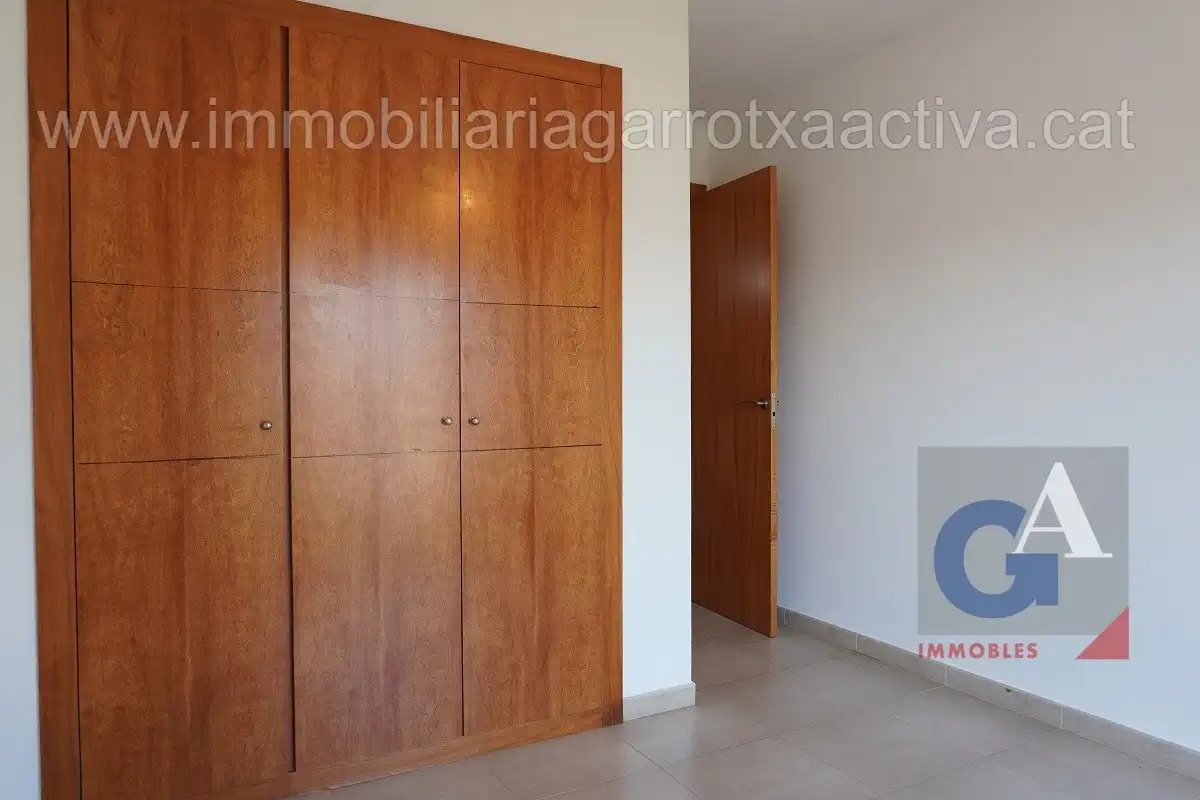 Dormitori de Dúplex en venda en Olot amb Calefacció, Terrassa i Balcó