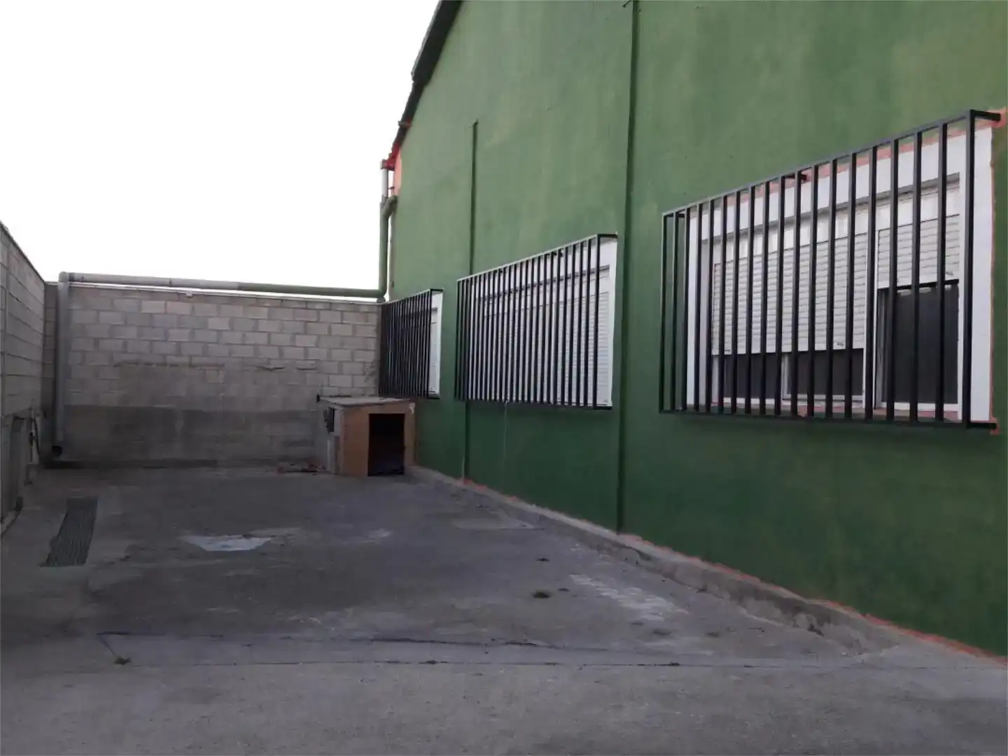 Aparcament de Nau industrial en venda en Cortes
