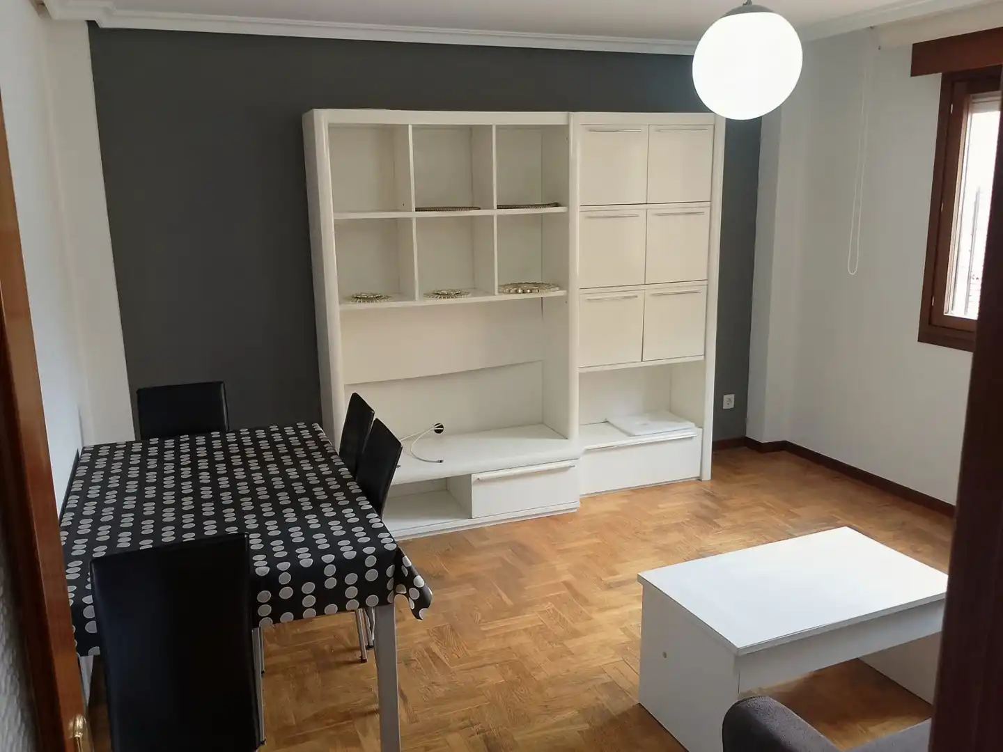 Sala de estar de Apartamento de alquiler en Oviedo  con Calefacción, Parquet y Amueblado