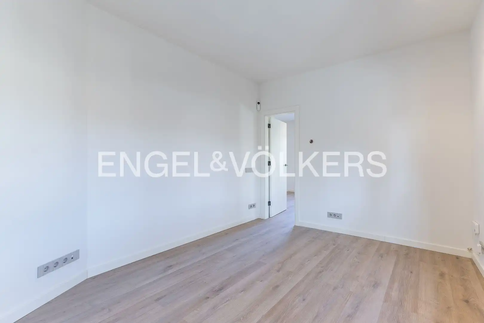 Habitación de Casa o chalet en venta en Sant Cugat del Vallès con Calefacción, Jardín privado y Parquet