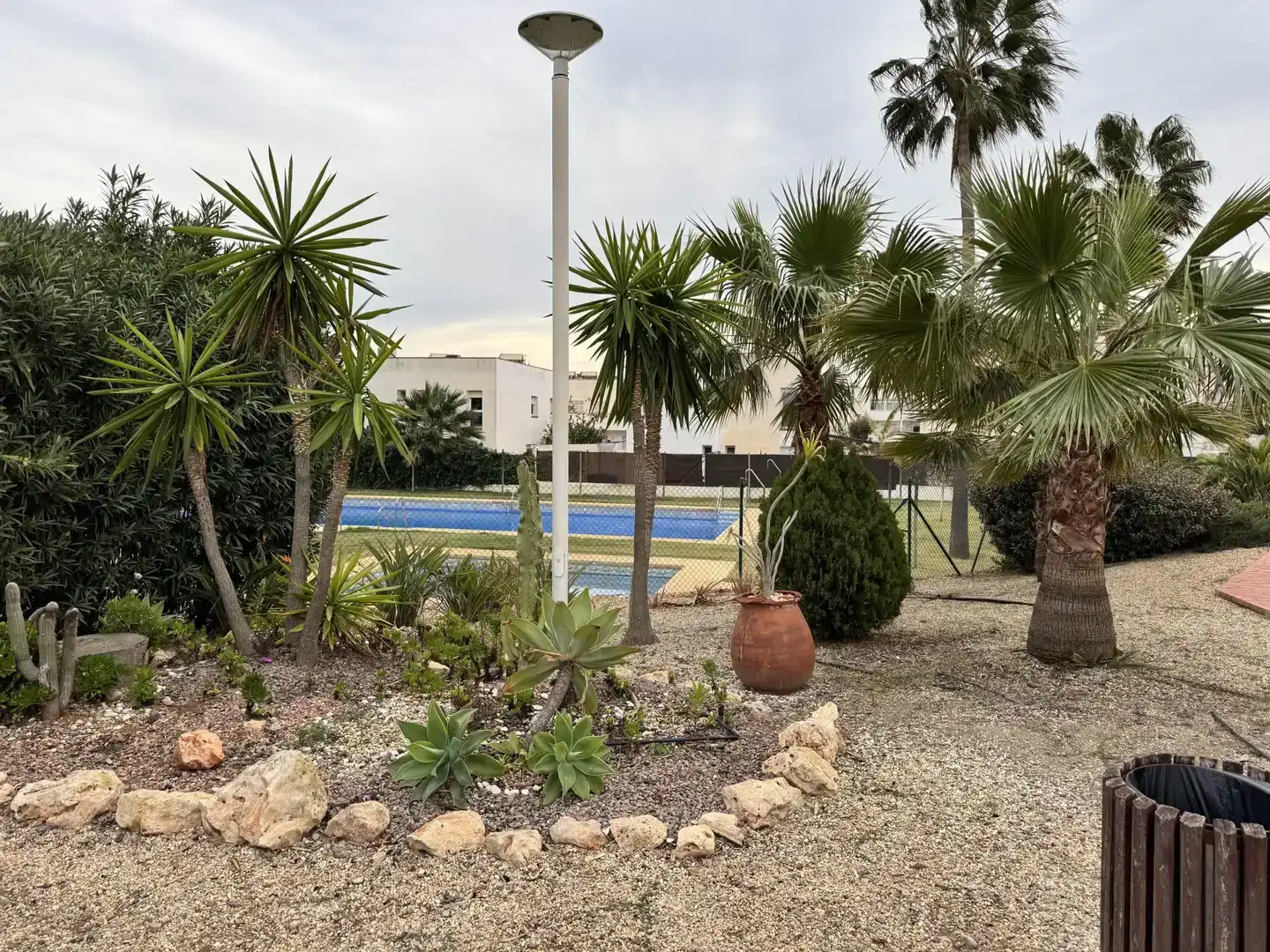 Jardí de Pis en venda en  Almería Capital amb Aire condicionat, Piscina i Balcó