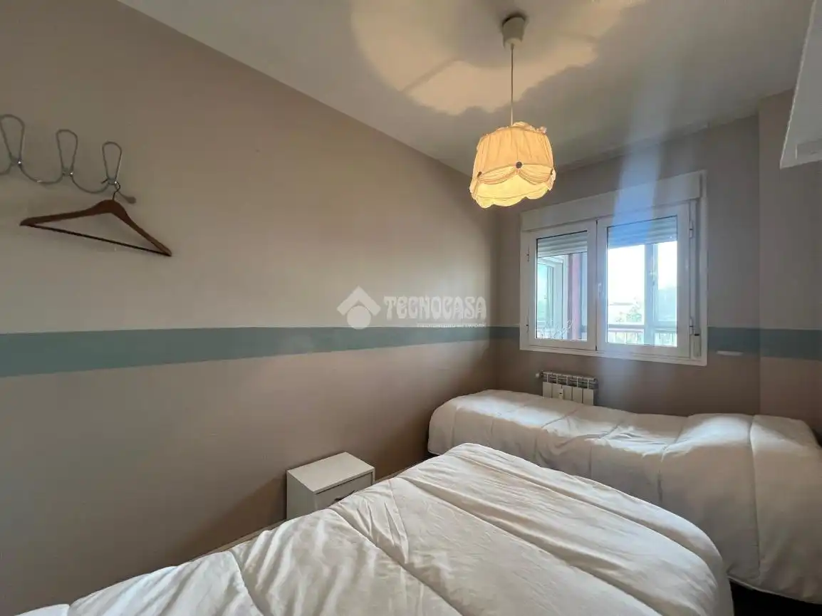 Bedroom of Flat for sale in Zaragoza  with Heating, Terrace and Furnished