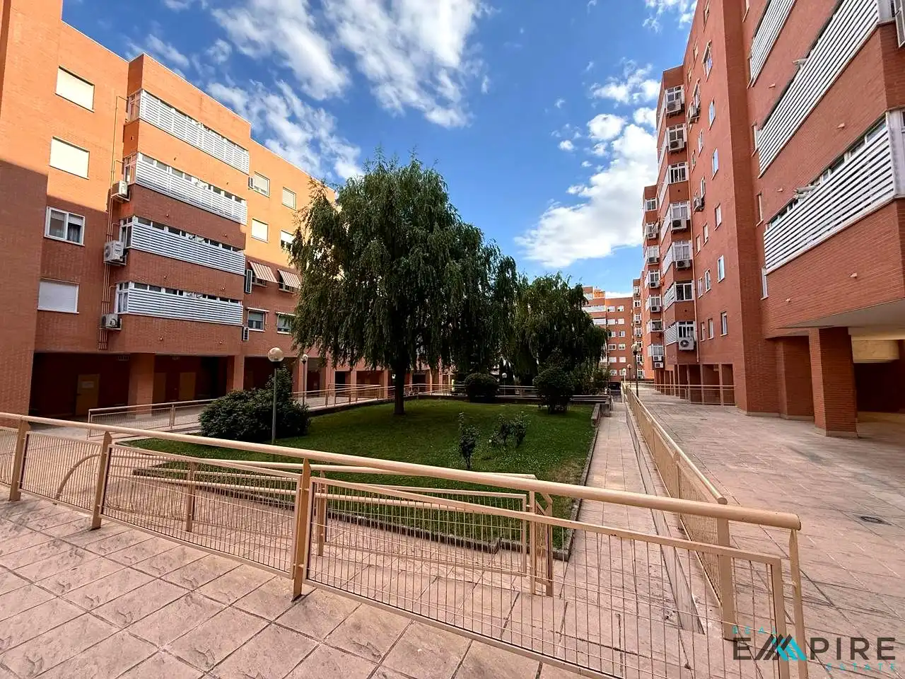 Vista exterior de Piso en venta en Madrid con Calefacción, Trastero y Piscina