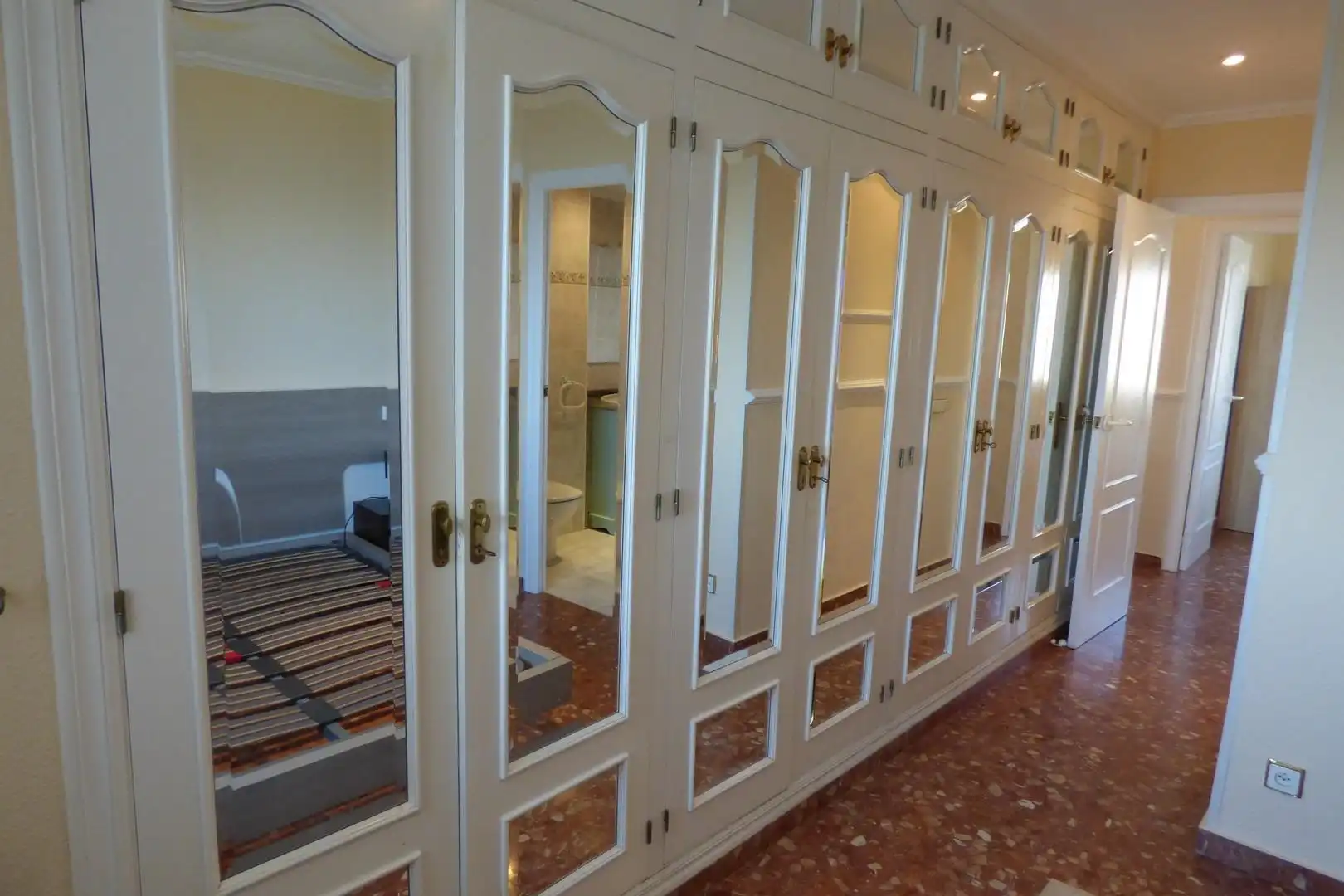 Wohnung zum Verkauf in Alicante / Alacant mit Klimaanlage, Heizung und Privatgarten