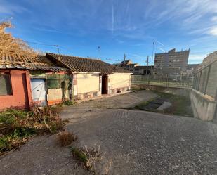 Vista exterior de Casa o xalet en venda en Monzón amb Aire condicionat, Calefacció i Jardí privat